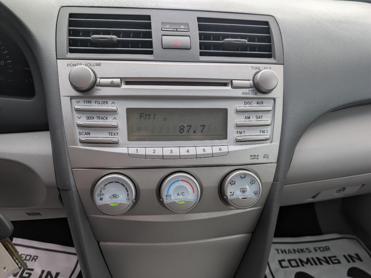 Toyota Camry XLE V6 6-Spd AT 2011