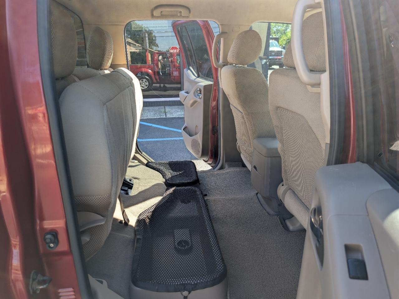Nissan Frontier LE Crew Cab 4WD 2008