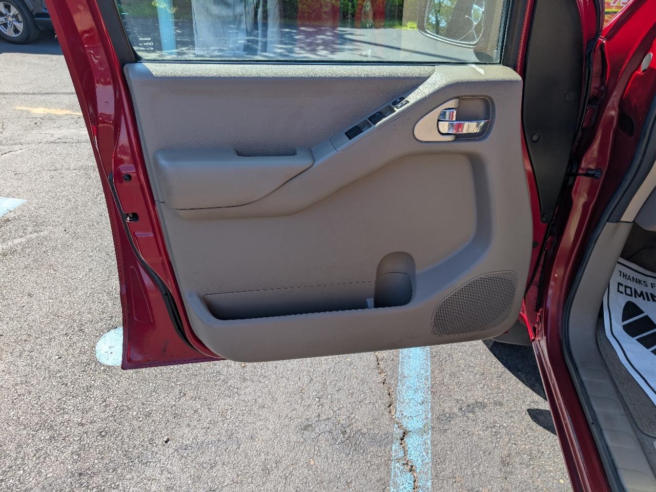 Nissan Frontier LE Crew Cab 4WD 2008