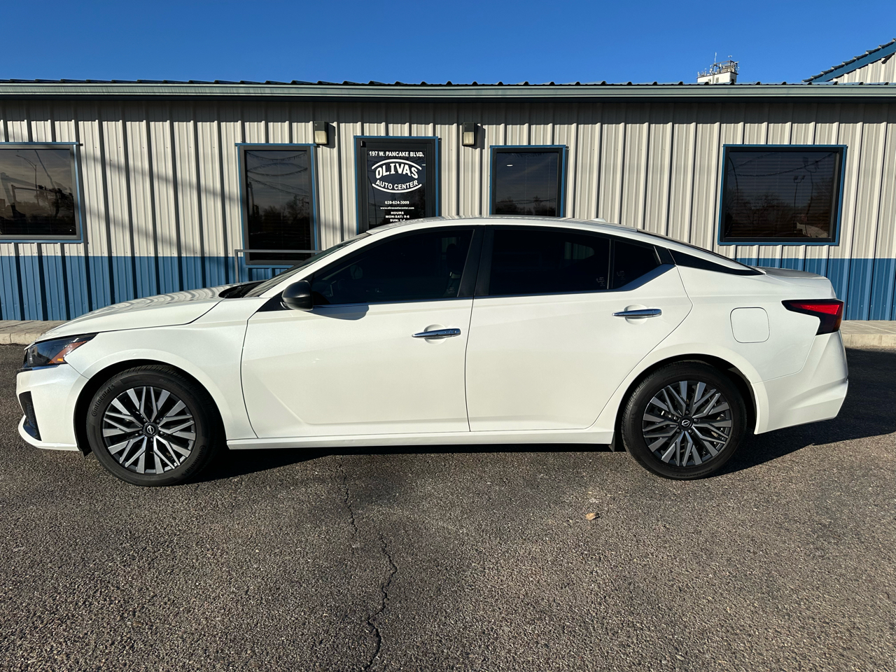 2024 Nissan Altima 2.5 SV photo 2