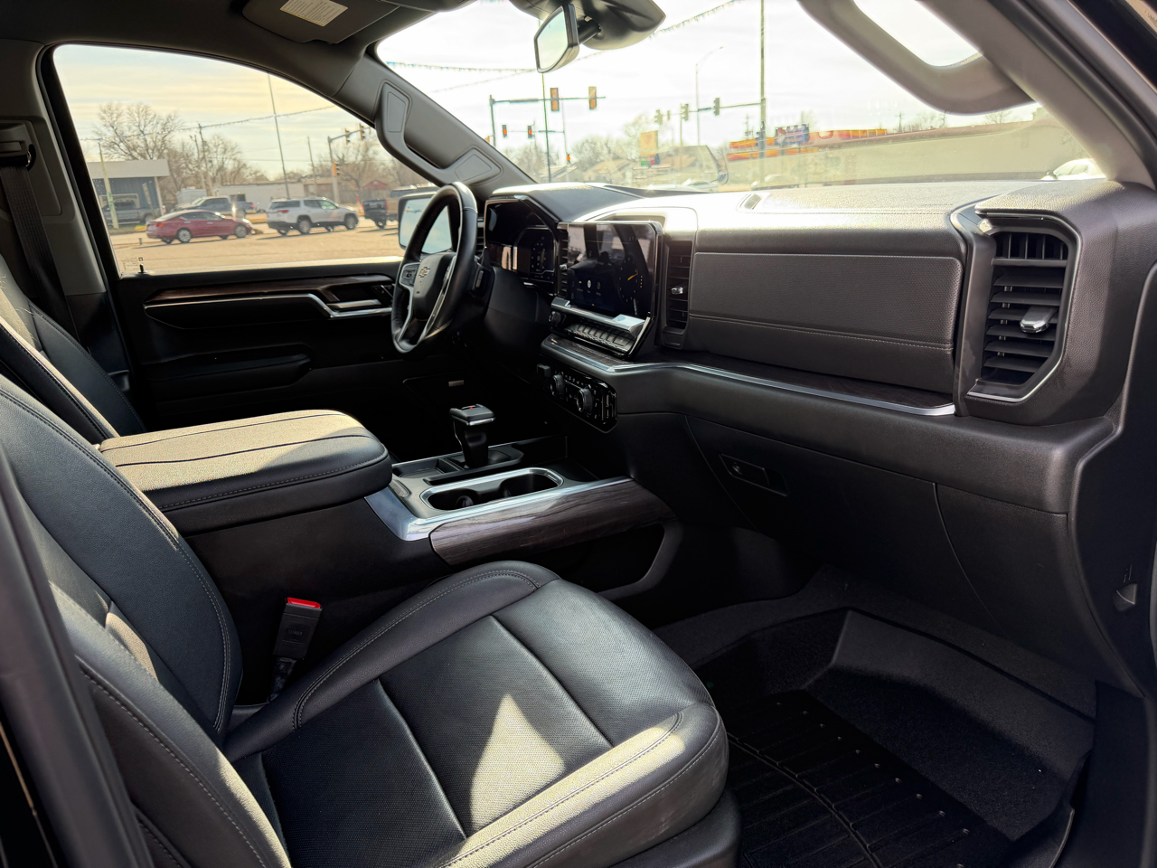 Chevrolet Silverado 1500 4WD Crew Cab 147" LTZ 2024