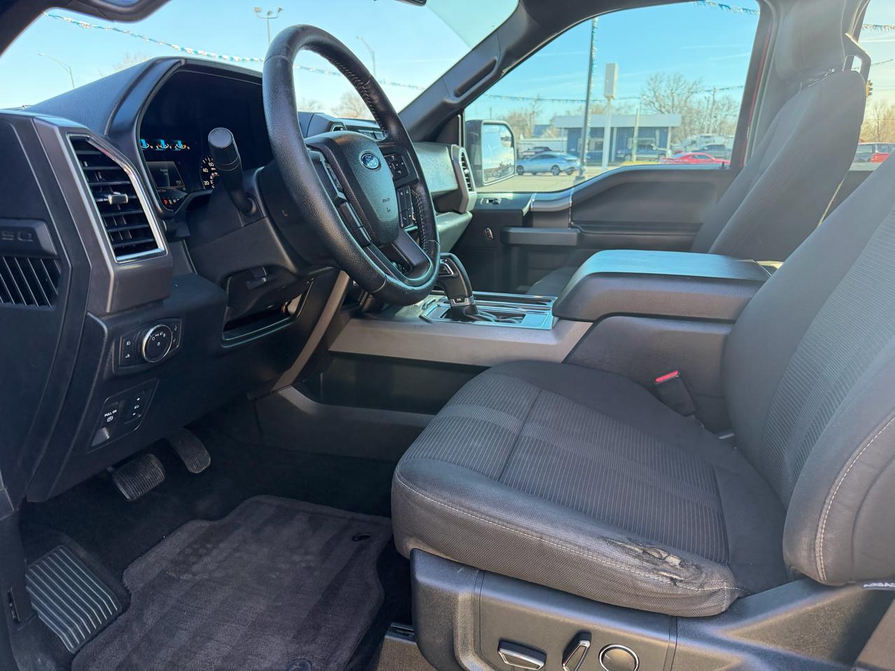Ford F-150 2WD SuperCrew 150" XLT 2015