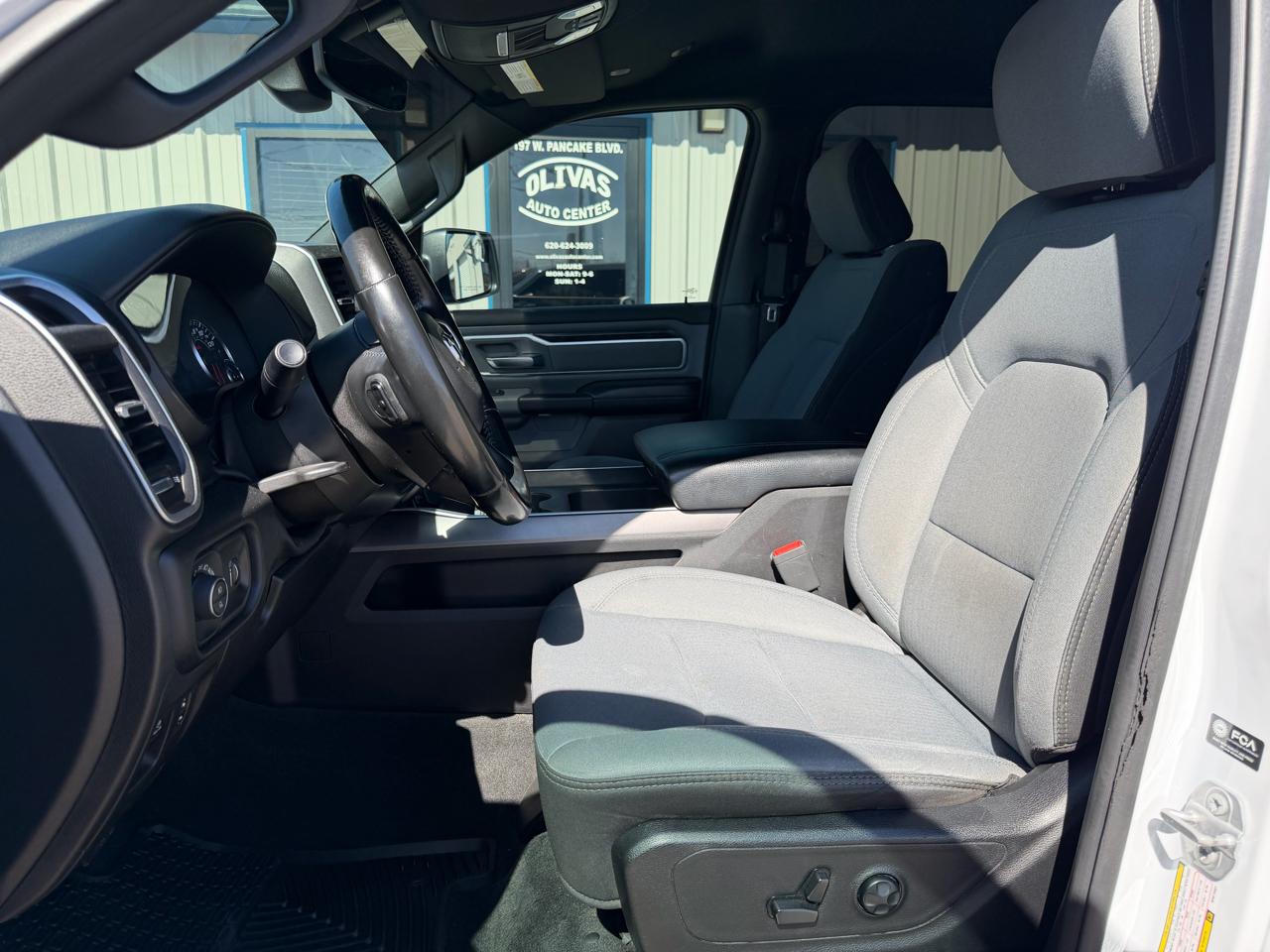 RAM 1500 Big Horn 4x4 Crew Cab 5'7" Box 2021