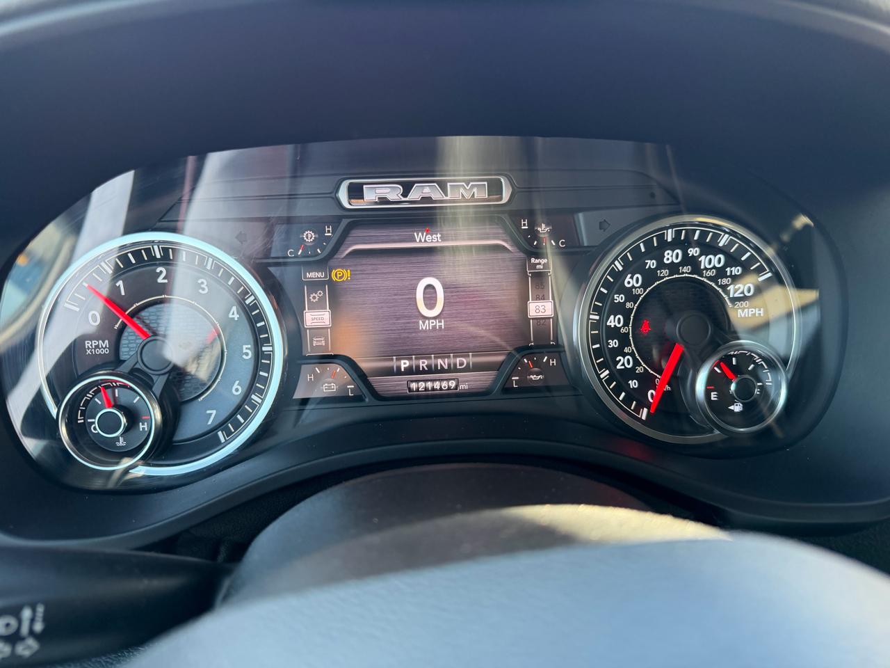 RAM 1500 Big Horn 4x4 Crew Cab 5'7" Box 2021