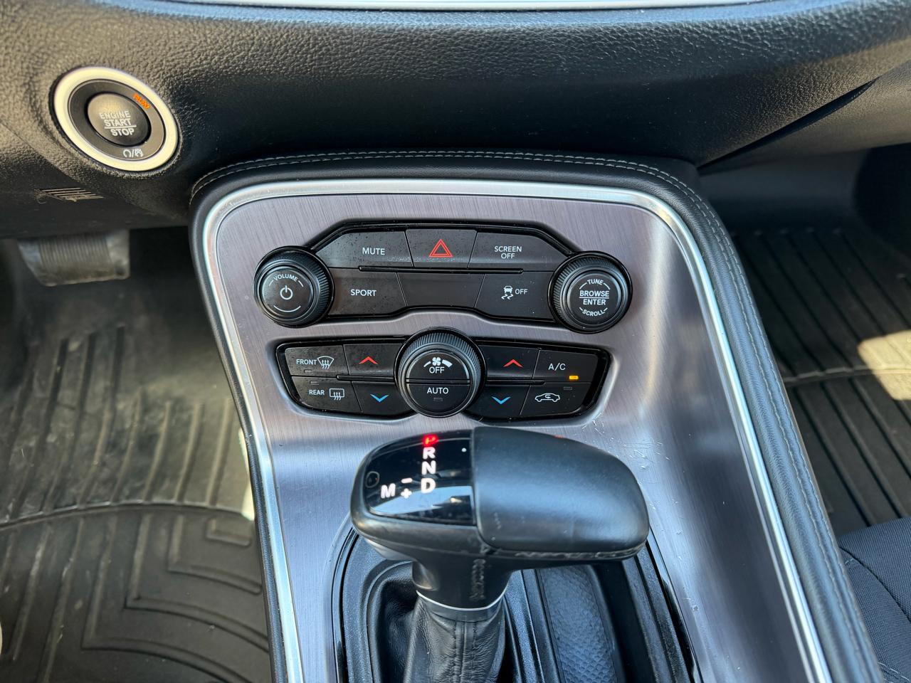 Dodge Challenger SXT Coupe 2017