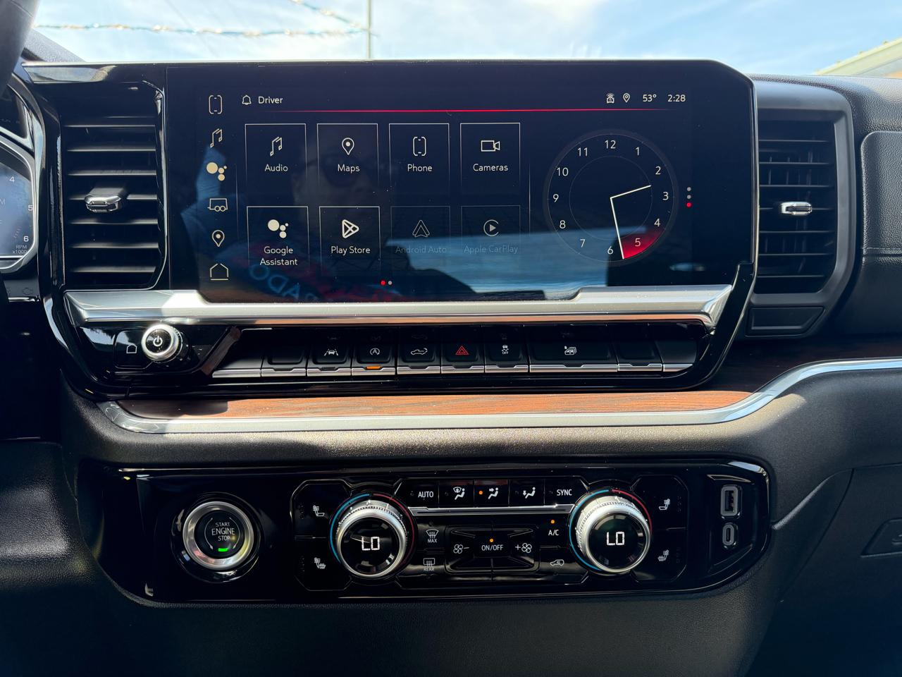 2024 GMC Sierra 1500 SLT - Photo 9