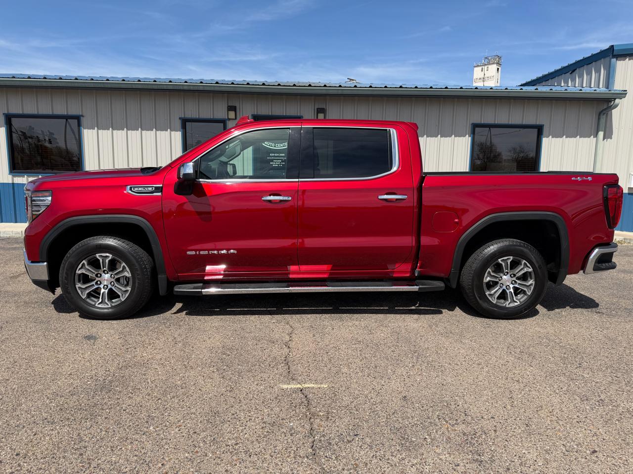 GMC Sierra 1500 4WD Crew Cab 147" SLT 2024