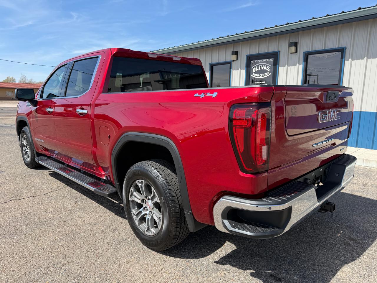 GMC Sierra 1500 4WD Crew Cab 147" SLT 2024