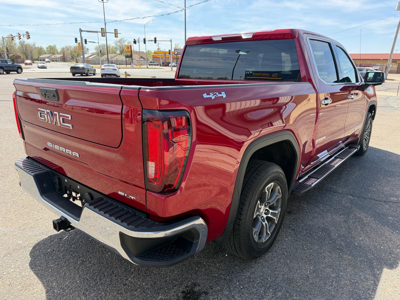 GMC Sierra 1500 4WD Crew Cab 147" SLT 2024