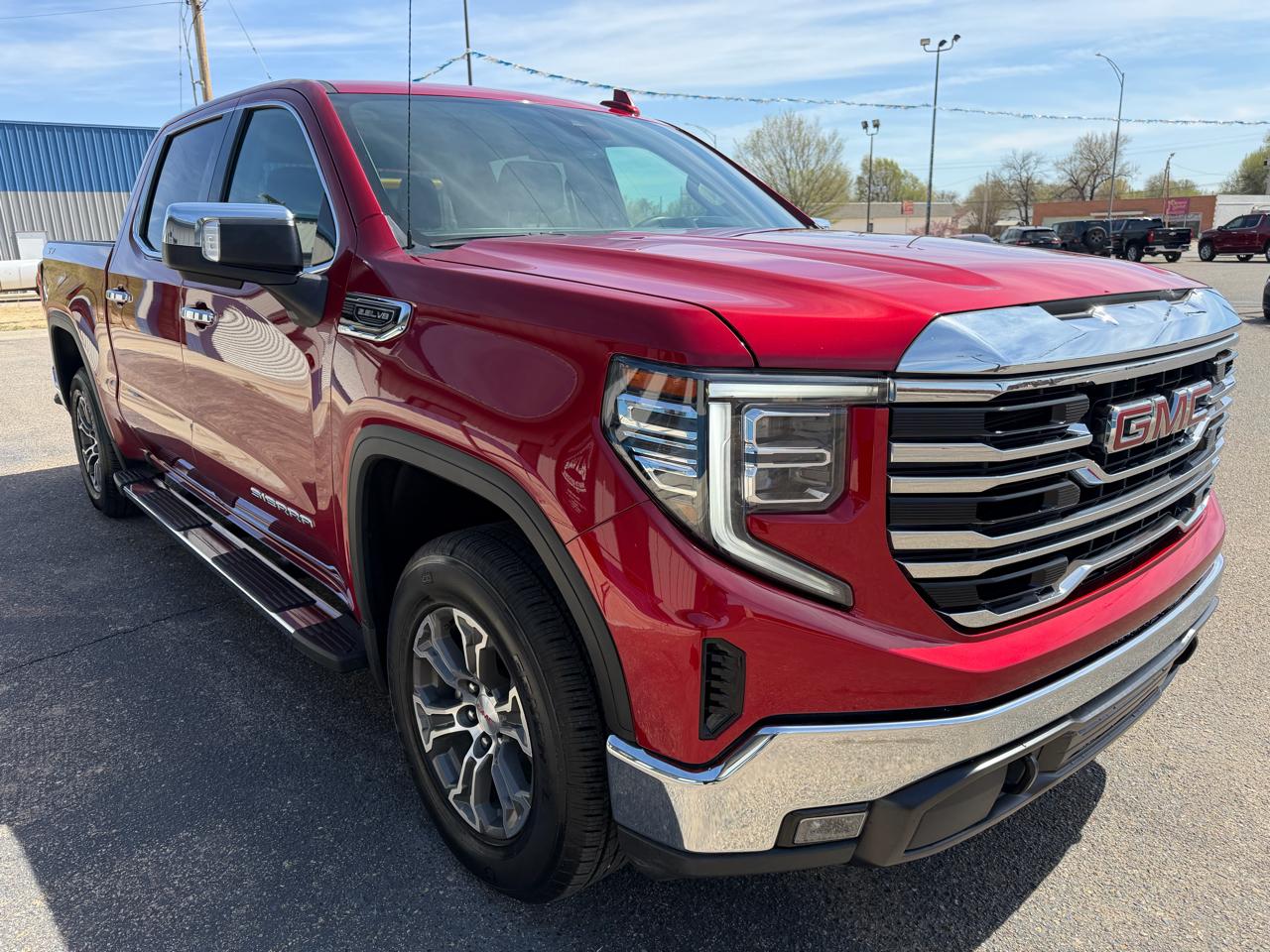 GMC Sierra 1500 4WD Crew Cab 147" SLT 2024