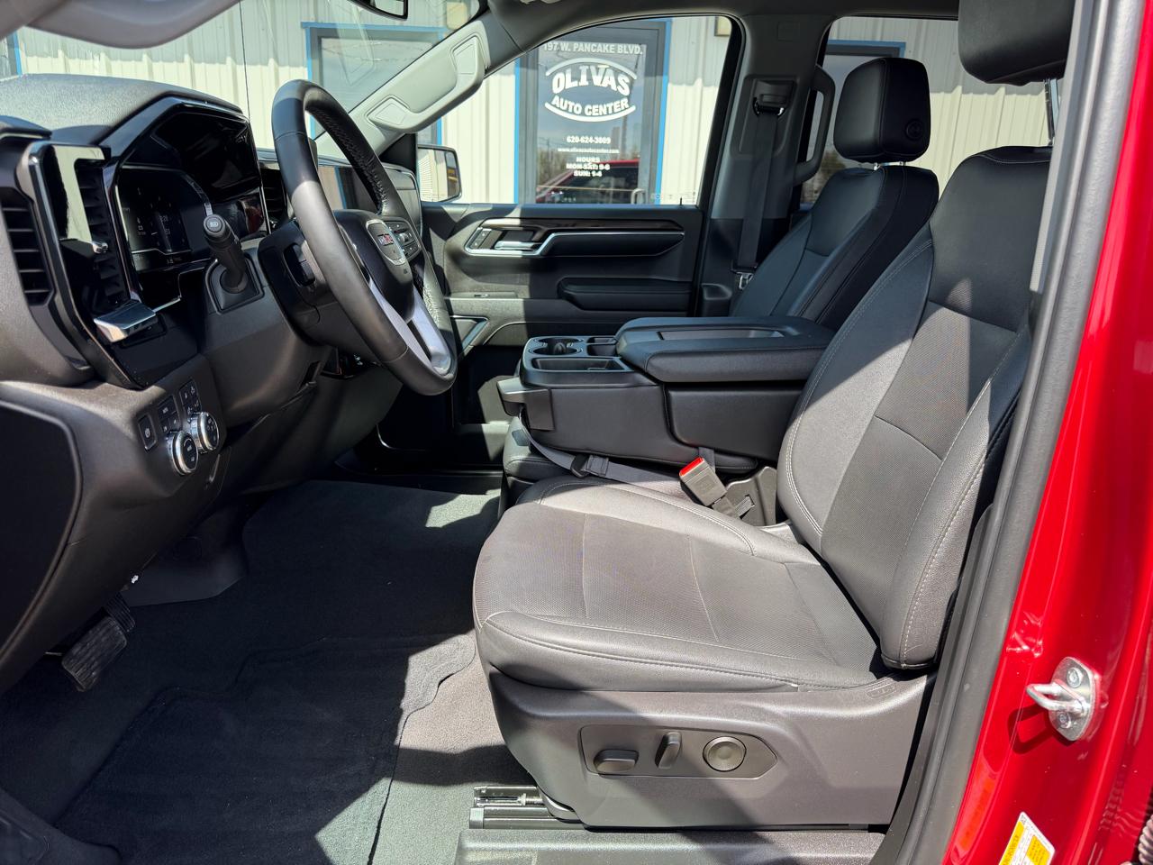GMC Sierra 1500 4WD Crew Cab 147" SLT 2024