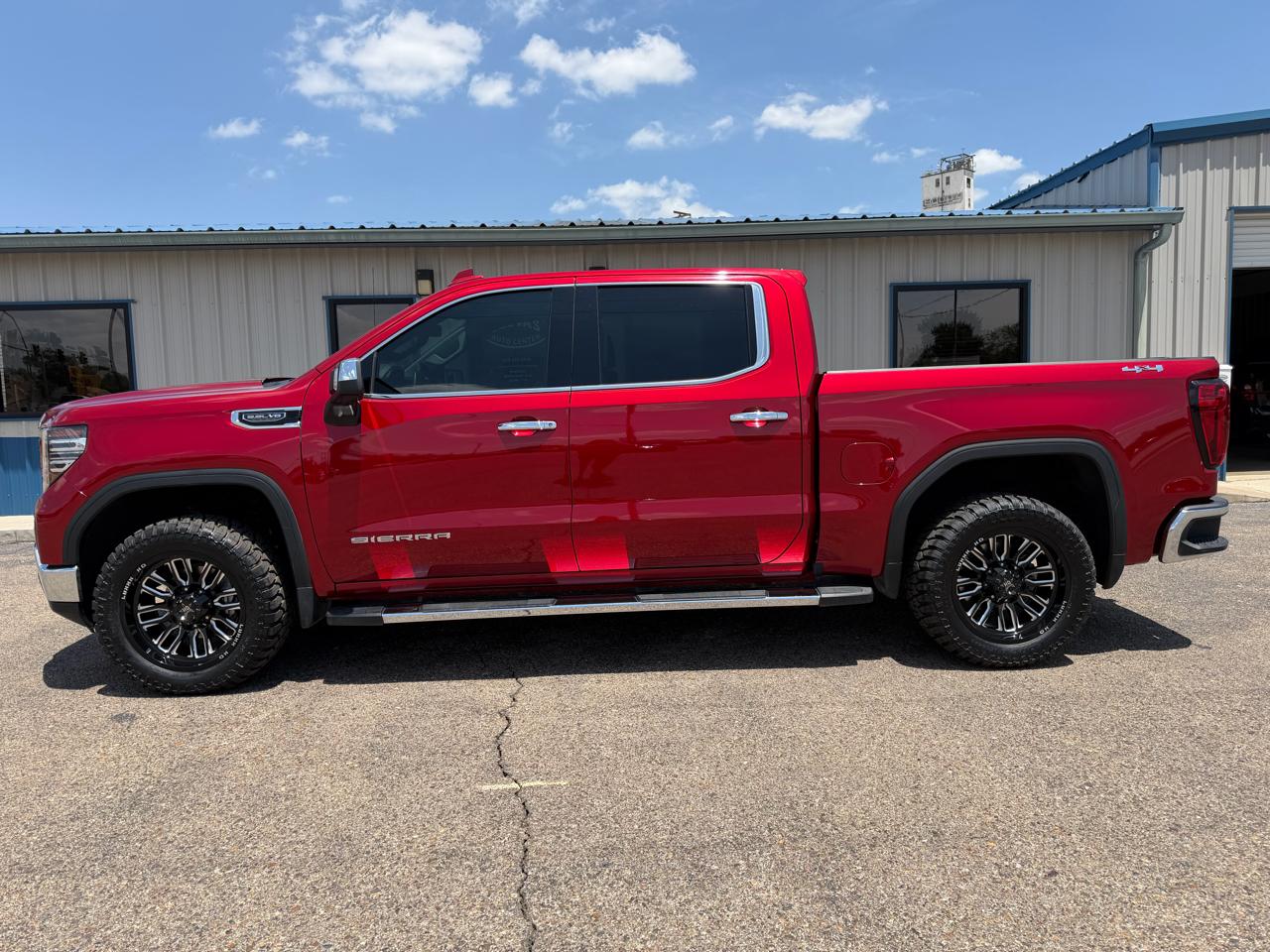 GMC Sierra 1500 4WD Crew Cab 147" SLT 2024