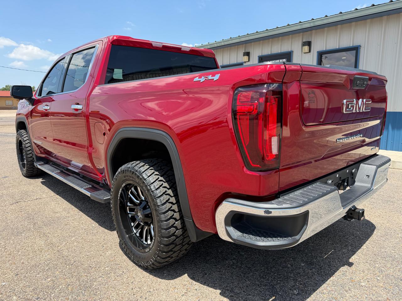 GMC Sierra 1500 4WD Crew Cab 147" SLT 2024
