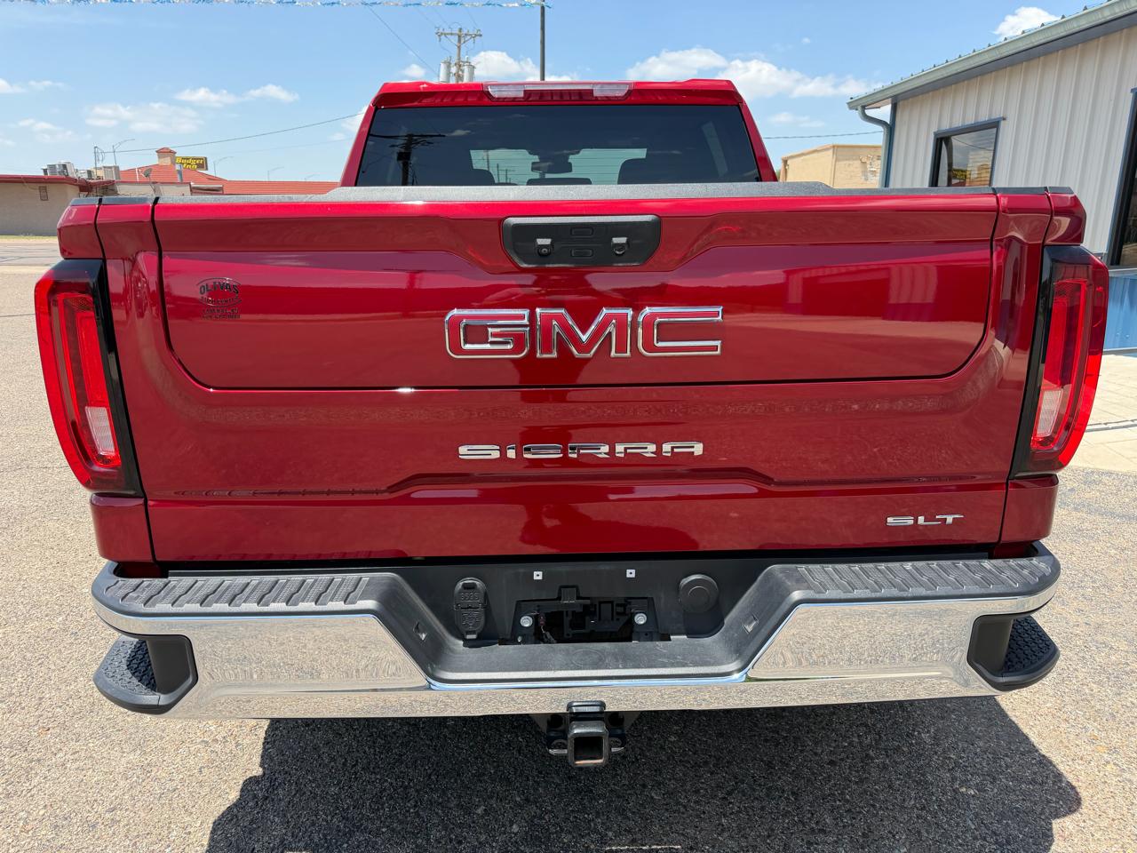 GMC Sierra 1500 4WD Crew Cab 147" SLT 2024