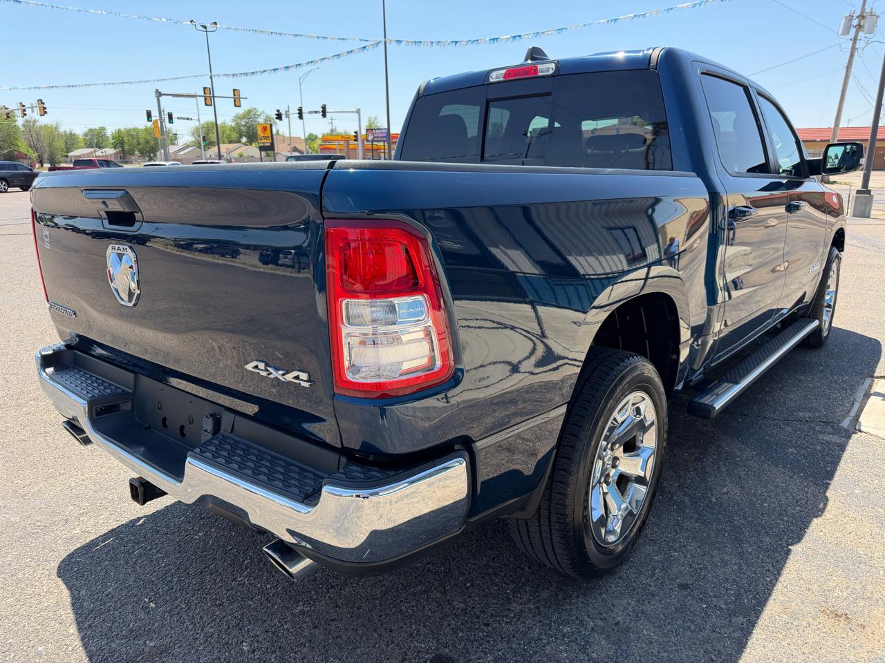 RAM 1500 Big Horn 4x4 Crew Cab 5'7" Box 2021