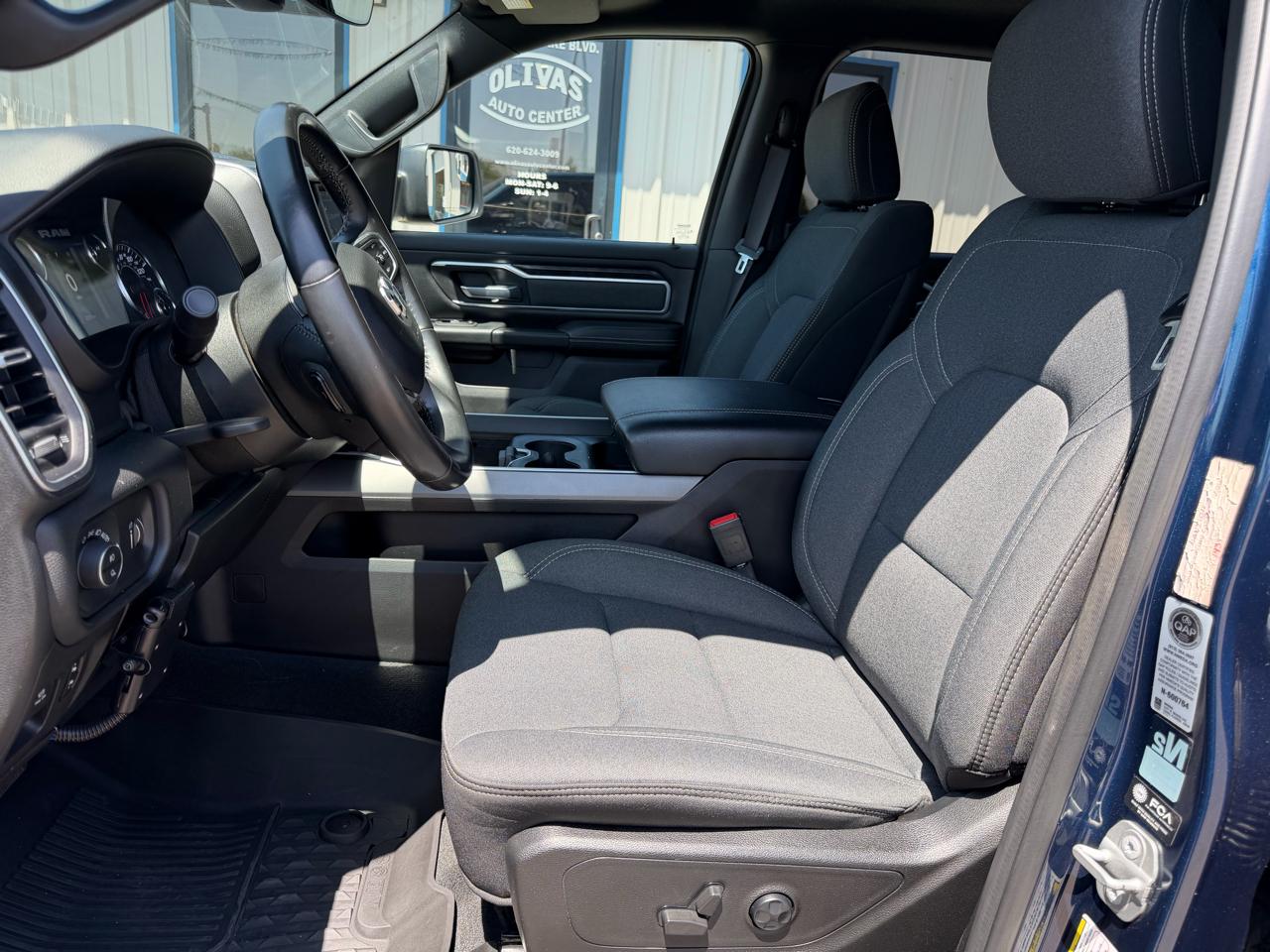 RAM 1500 Big Horn 4x4 Crew Cab 5'7" Box 2021