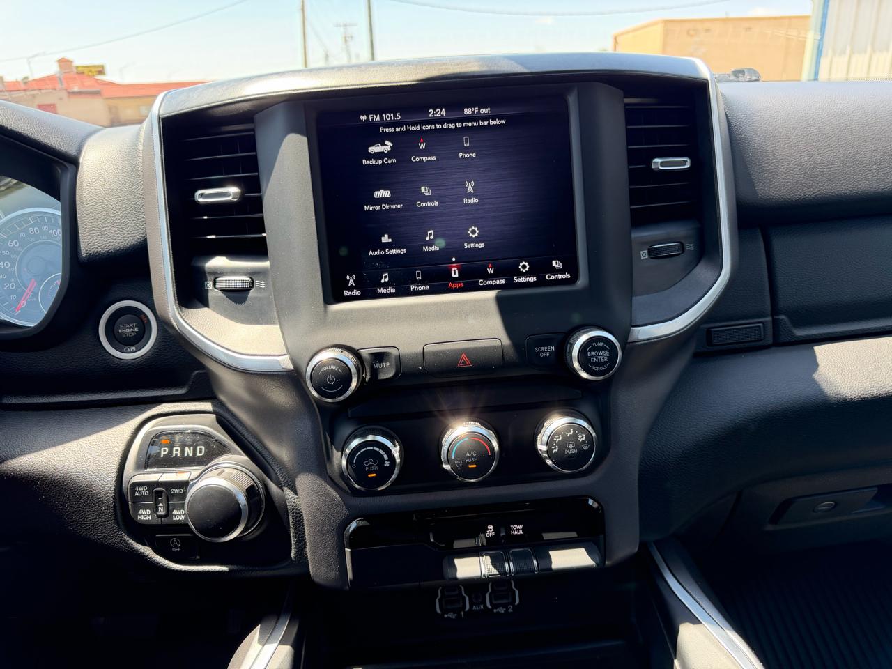 RAM 1500 Big Horn 4x4 Crew Cab 5'7" Box 2021