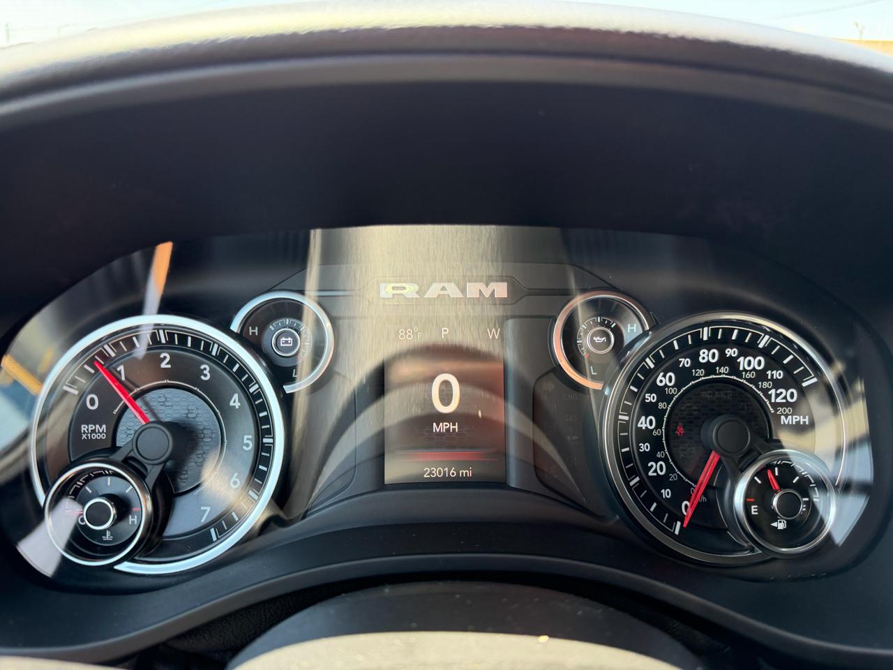 RAM 1500 Big Horn 4x4 Crew Cab 5'7" Box 2021