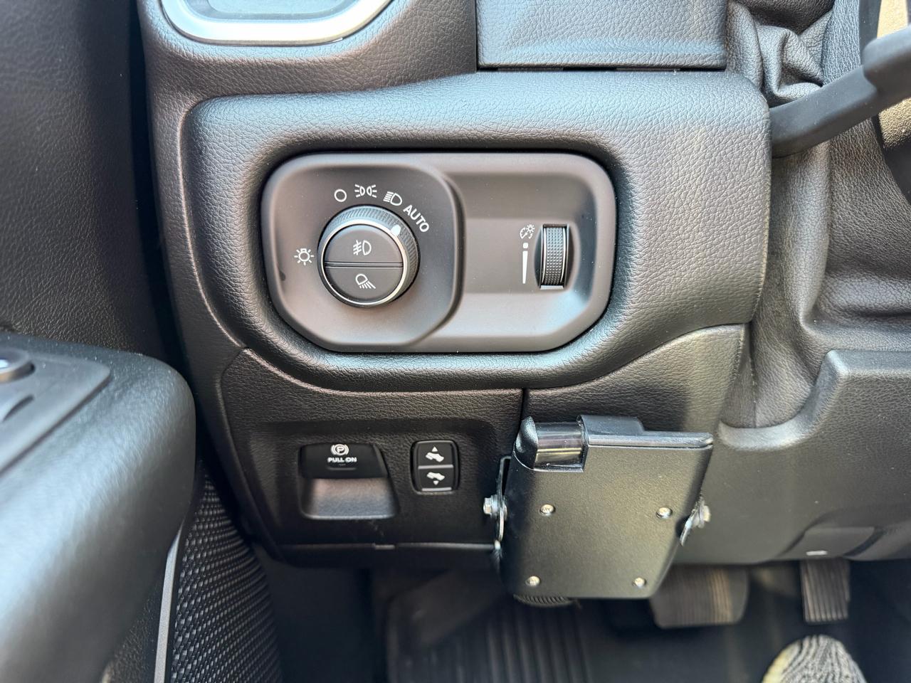 RAM 1500 Big Horn 4x4 Crew Cab 5'7" Box 2021