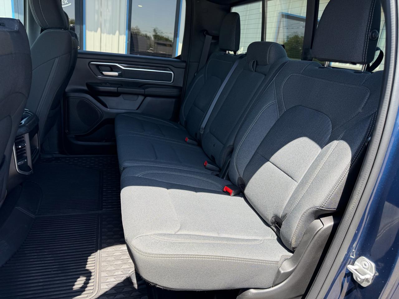 RAM 1500 Big Horn 4x4 Crew Cab 5'7" Box 2021