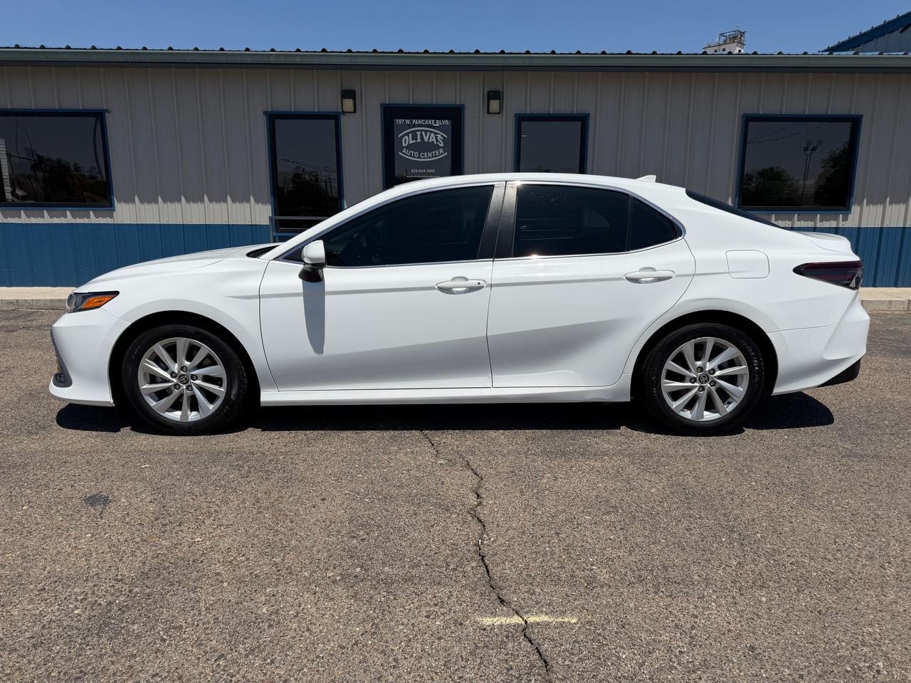 Toyota Camry LE Auto (Natl) 2021