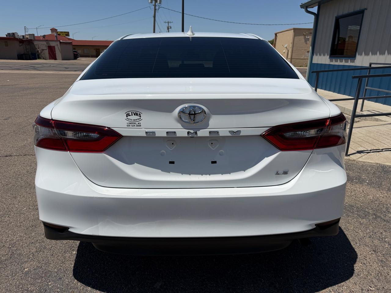 Toyota Camry LE Auto (Natl) 2021