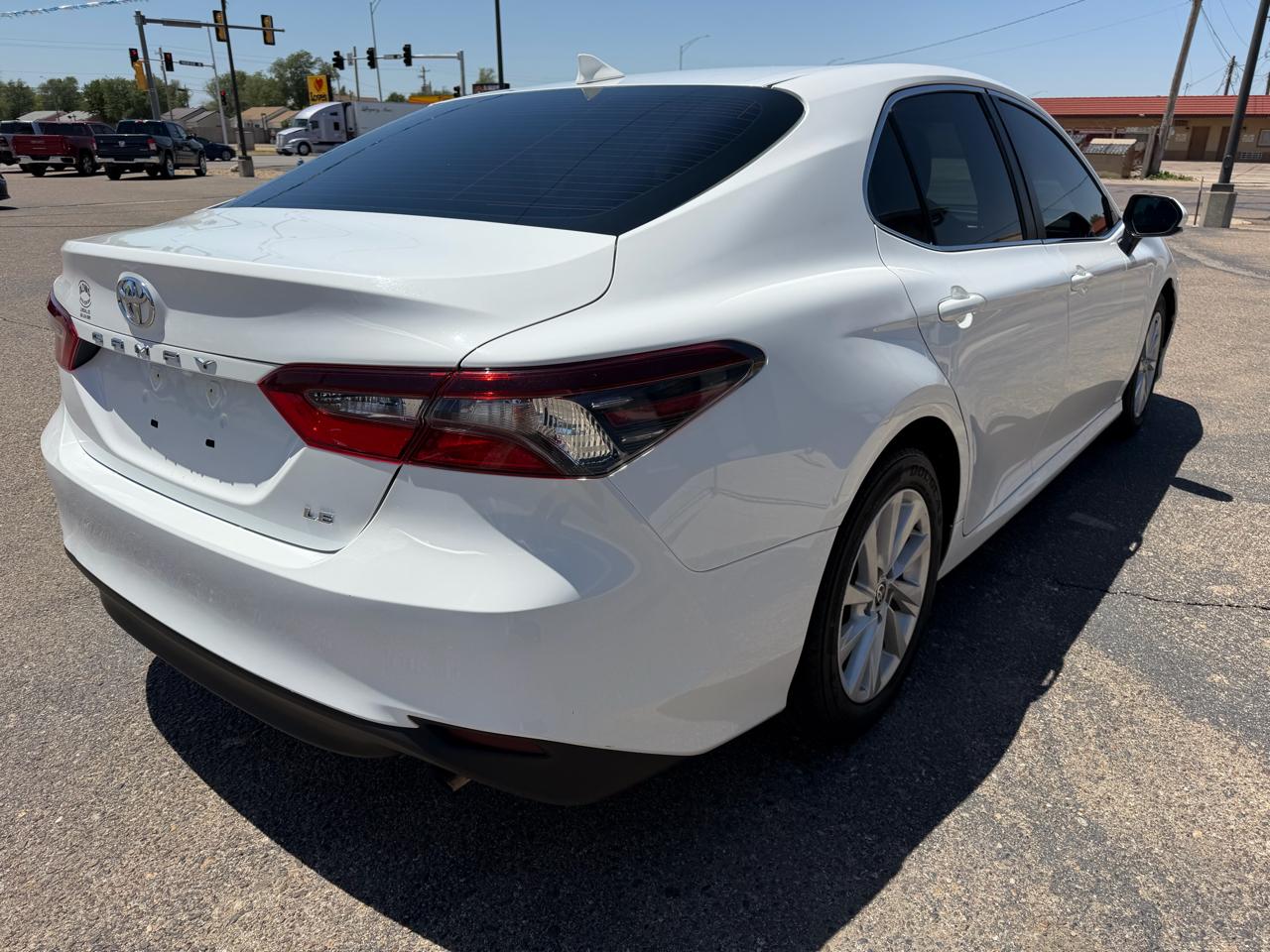 Toyota Camry LE Auto (Natl) 2021