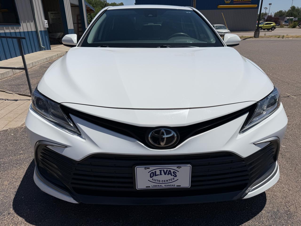Toyota Camry LE Auto (Natl) 2021
