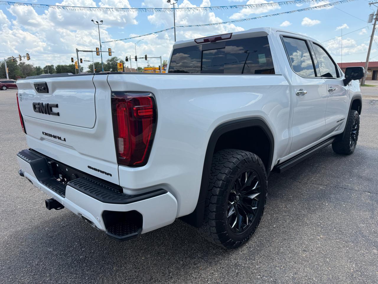 GMC Sierra 1500 4WD Crew Cab 147" Denali 2024