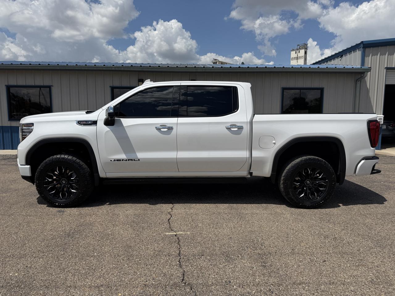 GMC Sierra 1500 4WD Crew Cab 147" Denali 2024