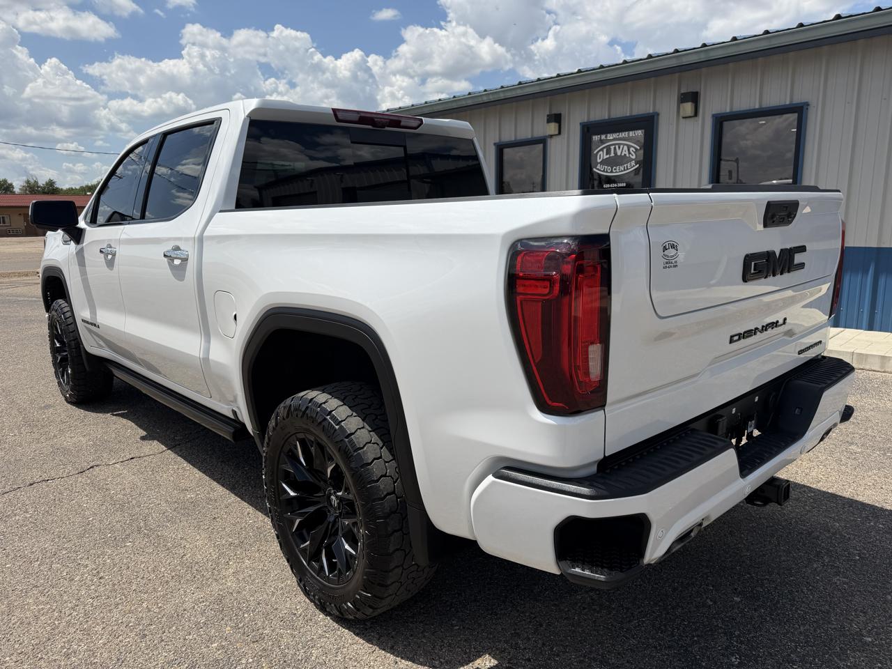 GMC Sierra 1500 4WD Crew Cab 147" Denali 2024