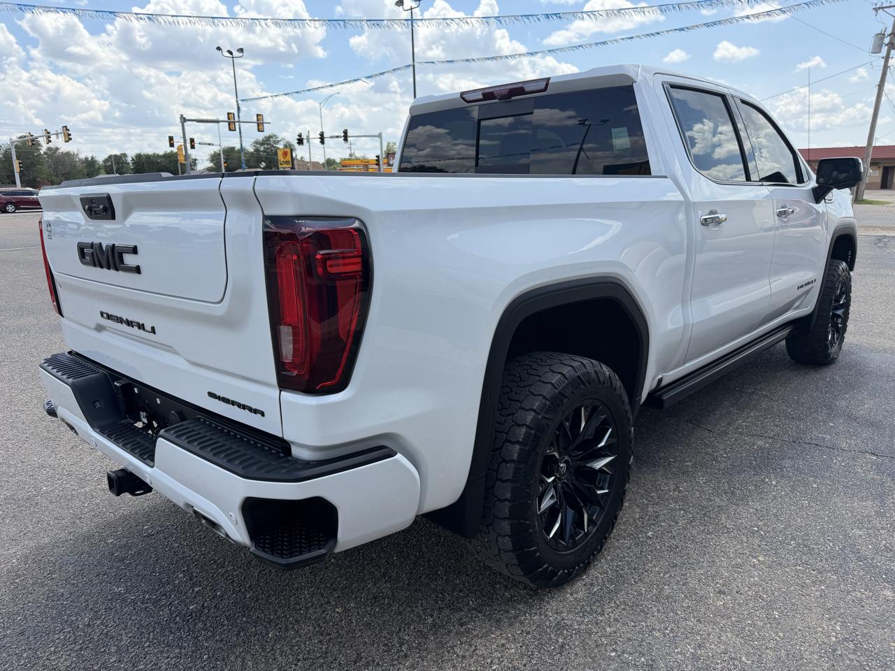 GMC Sierra 1500 4WD Crew Cab 147" Denali 2024