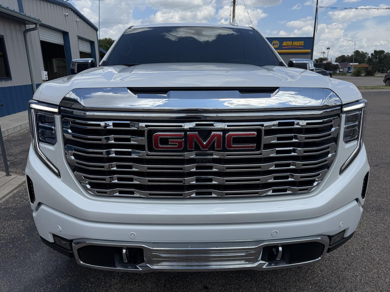 GMC Sierra 1500 4WD Crew Cab 147" Denali 2024