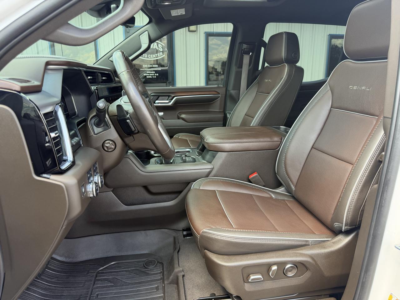 GMC Sierra 1500 4WD Crew Cab 147" Denali 2024