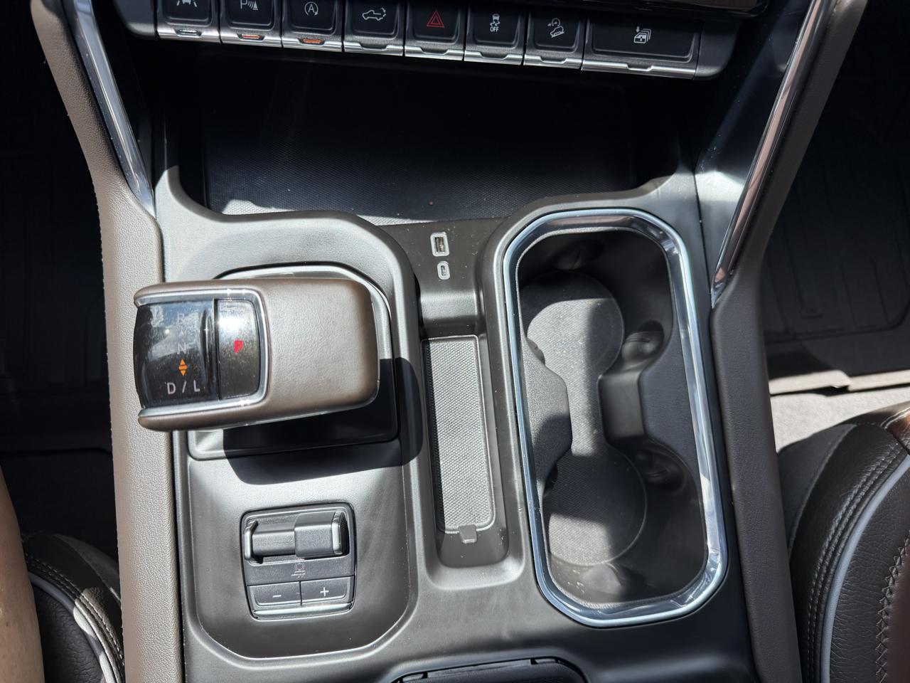 GMC Sierra 1500 4WD Crew Cab 147" Denali 2024