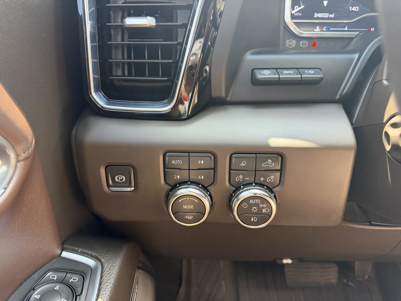 GMC Sierra 1500 4WD Crew Cab 147" Denali 2024