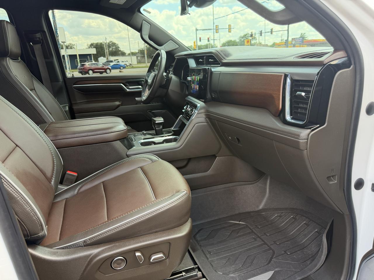 GMC Sierra 1500 4WD Crew Cab 147" Denali 2024