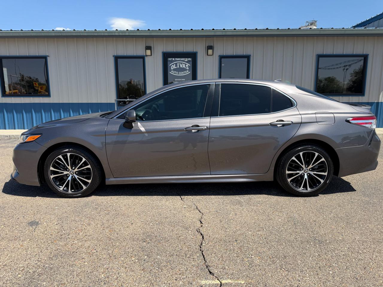 Toyota Camry SE Auto (Natl) 2020