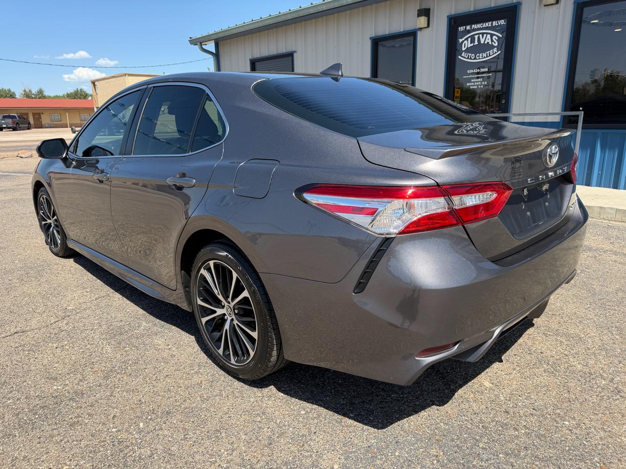 Toyota Camry SE Auto (Natl) 2020