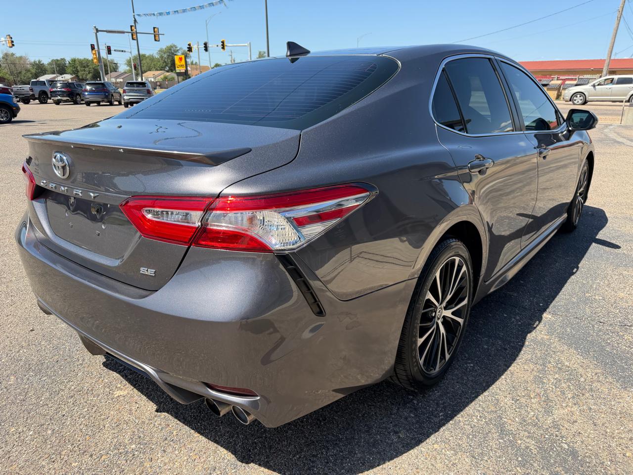 Toyota Camry SE Auto (Natl) 2020