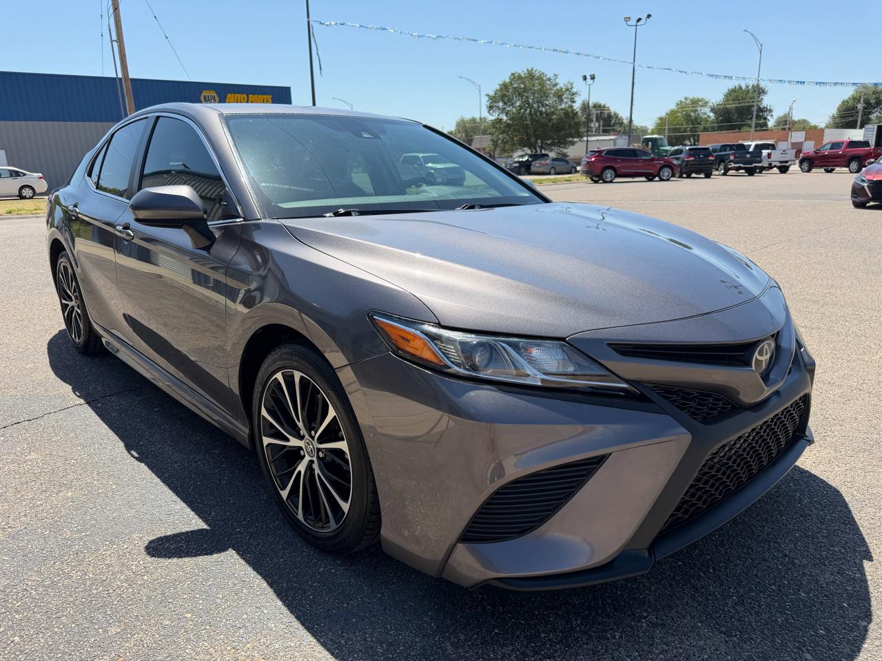 Toyota Camry SE Auto (Natl) 2020