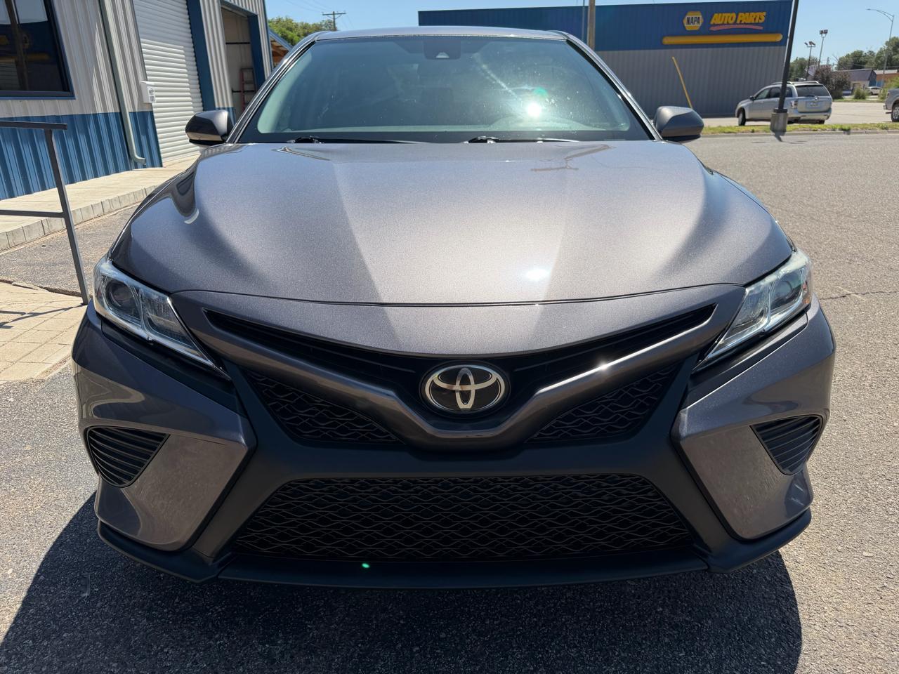 Toyota Camry SE Auto (Natl) 2020