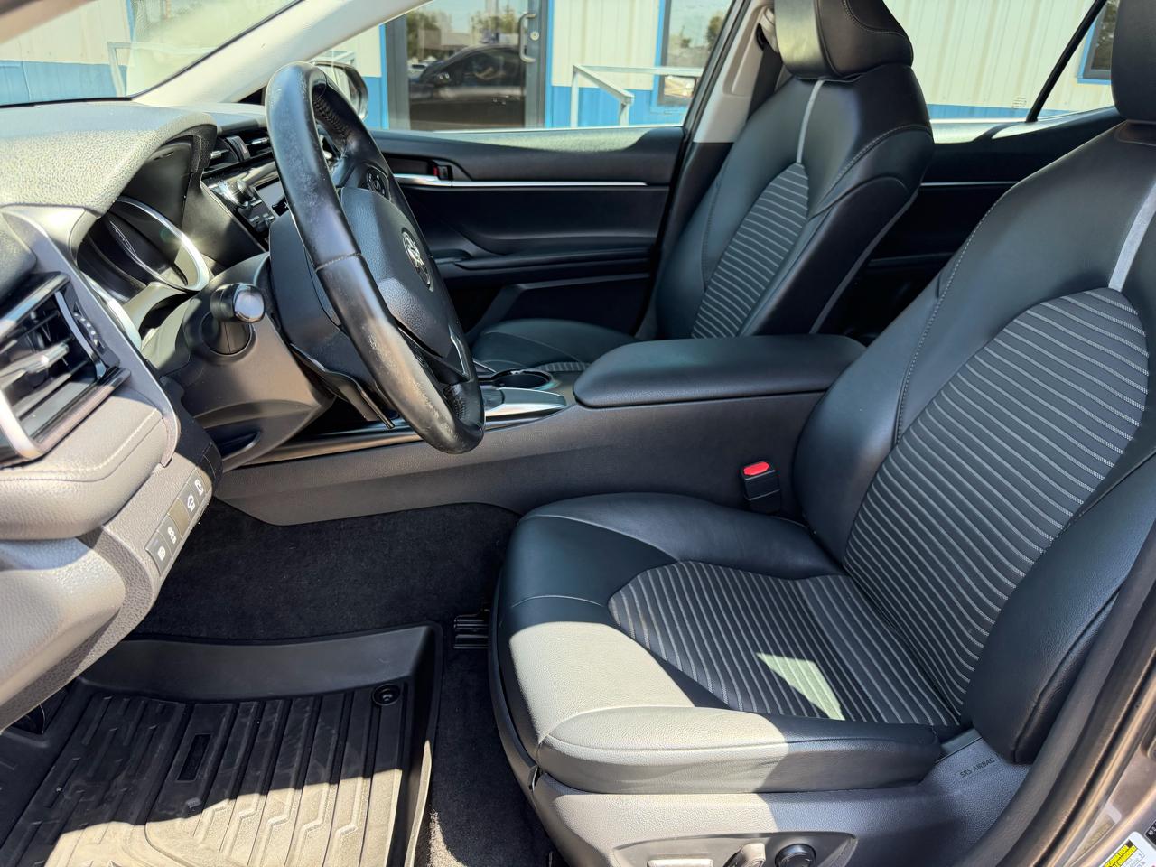 Toyota Camry SE Auto (Natl) 2020