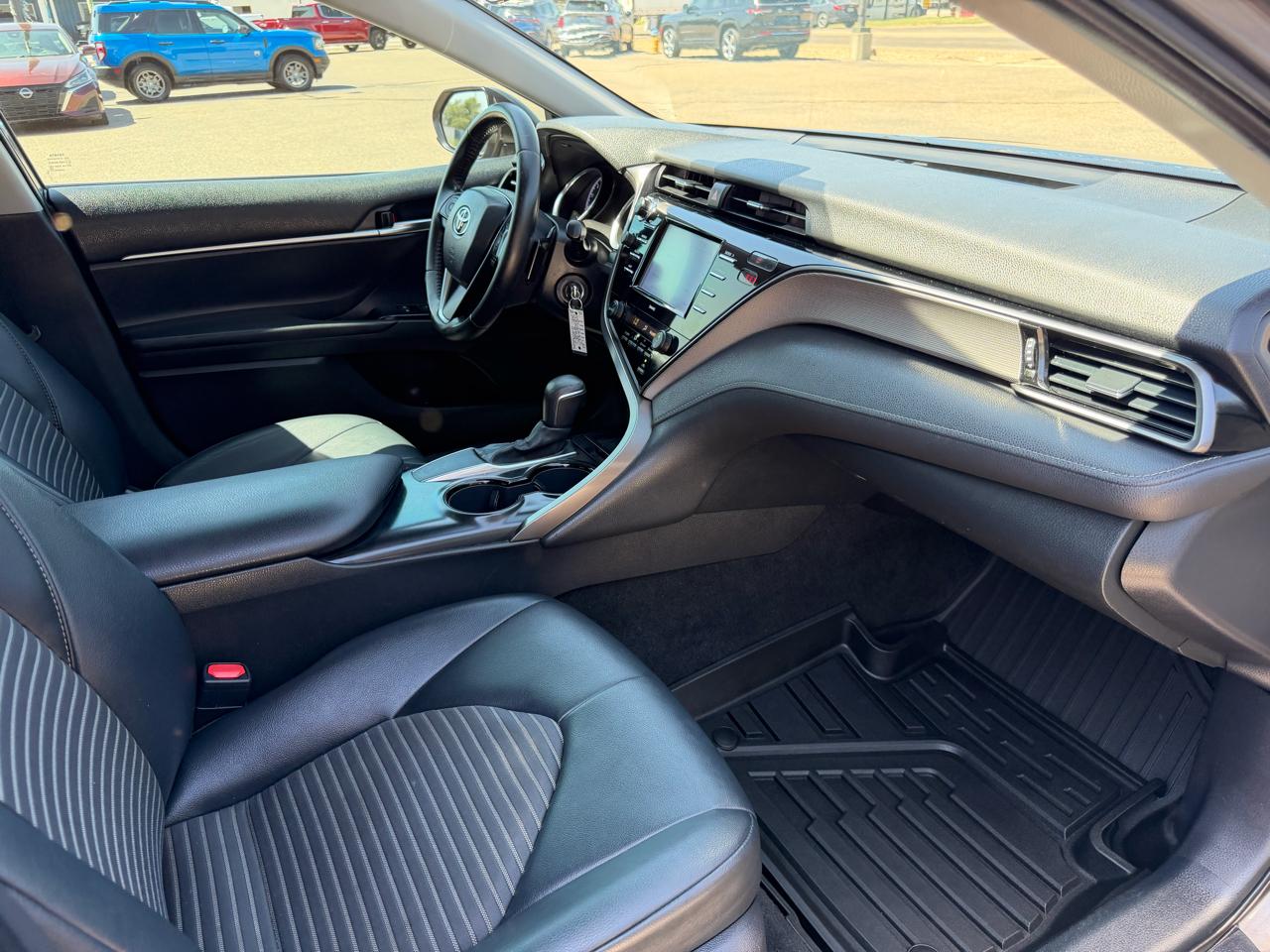 Toyota Camry SE Auto (Natl) 2020