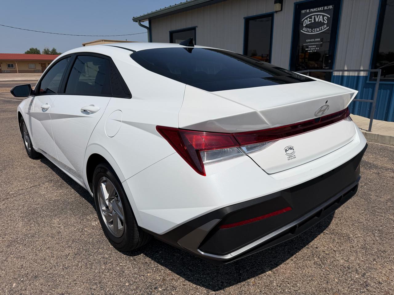 Hyundai Elantra SE 4D Sedan 2025