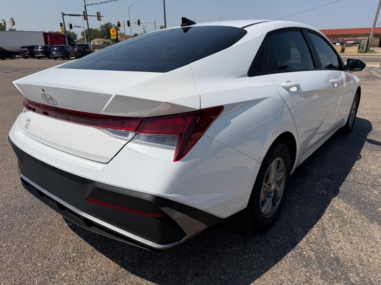 Hyundai Elantra SE 4D Sedan 2025