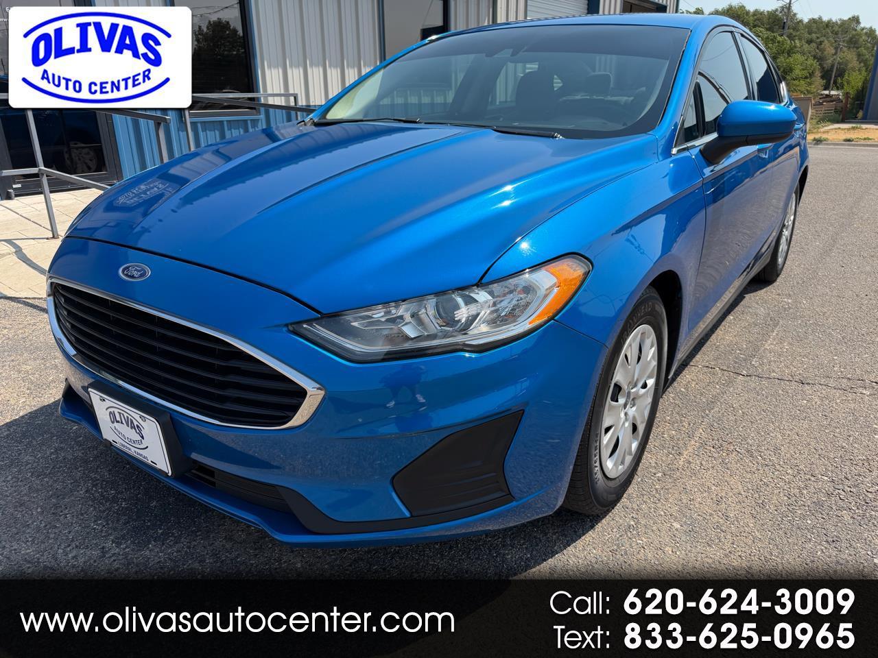 Ford Fusion S FWD 2020