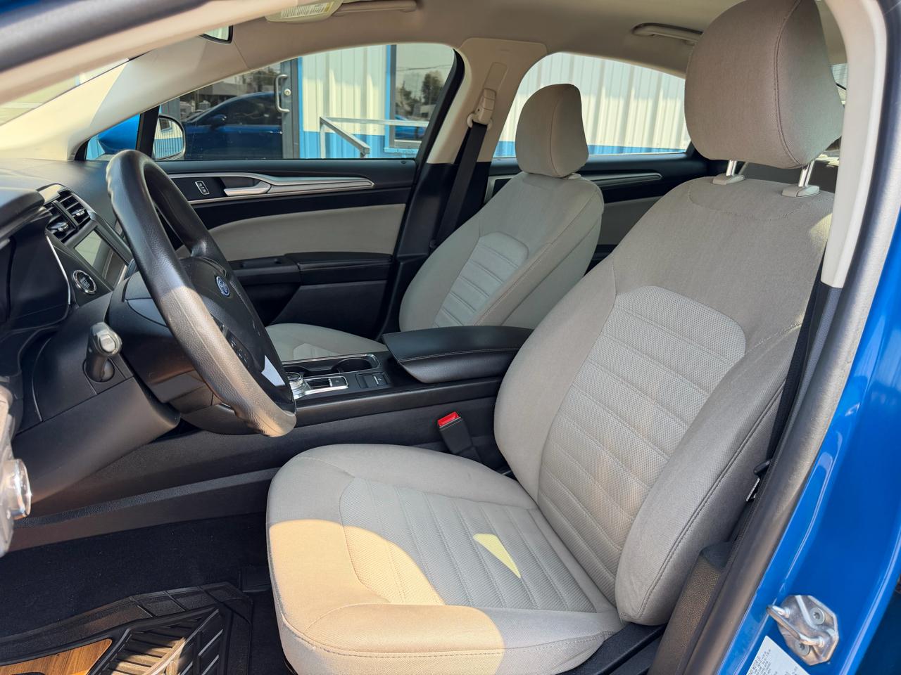 Ford Fusion S FWD 2020