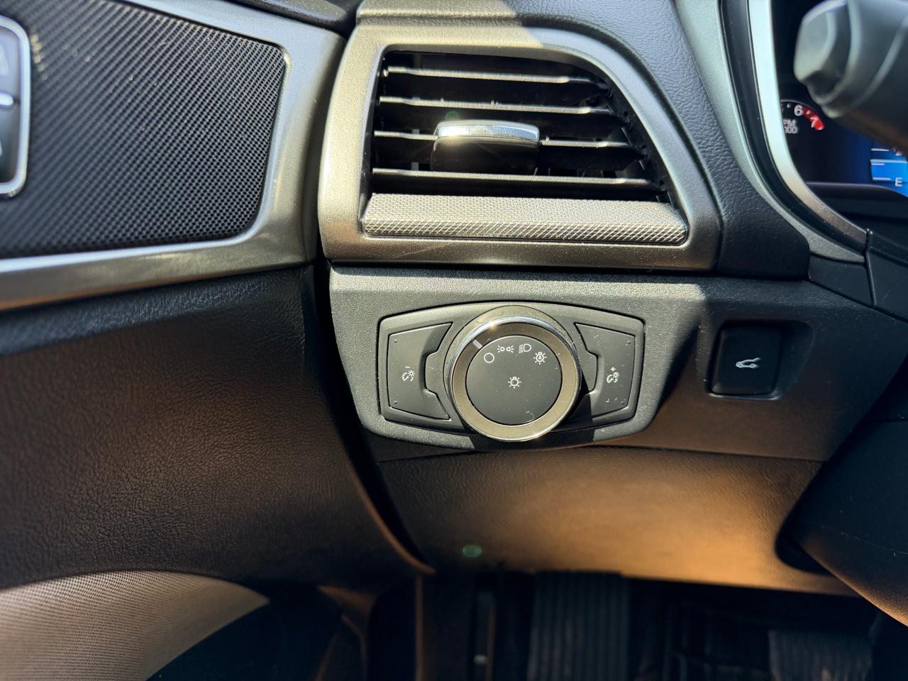 Ford Fusion S FWD 2020