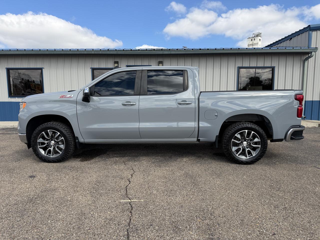 Chevrolet Silverado 1500 4WD Crew Cab 147" LT w/1LT 2024